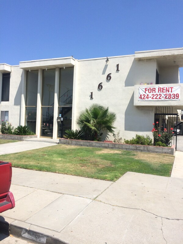 Foto principal - 1661 W 219th St