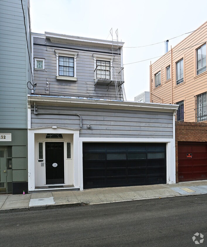 Primary Photo - 126 Pixley St