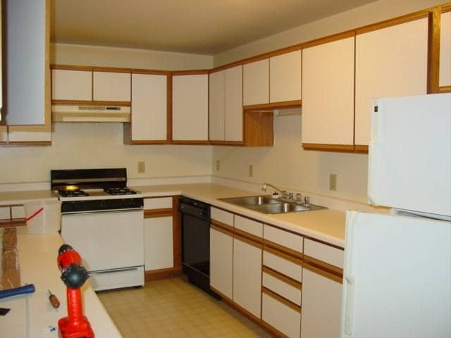 Typical Kitchen - Eagle Apartments