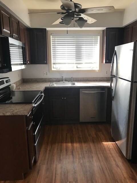 Building Photo - 302 Chickory Way