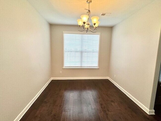 Foto del edificio - Now Leasing A Spacious 4 Bedroom 2.5 Bath ...