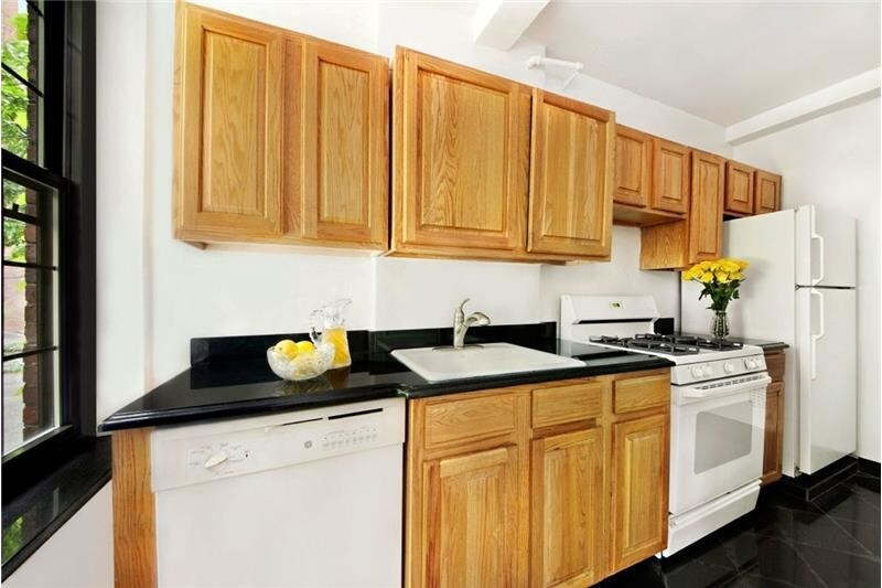 Foto del edificio - 445 W 23rd St