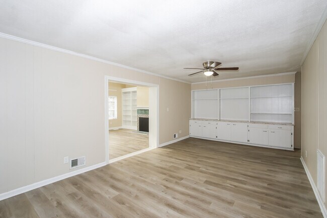 Foto del edificio - 544 Hillwood Circle
