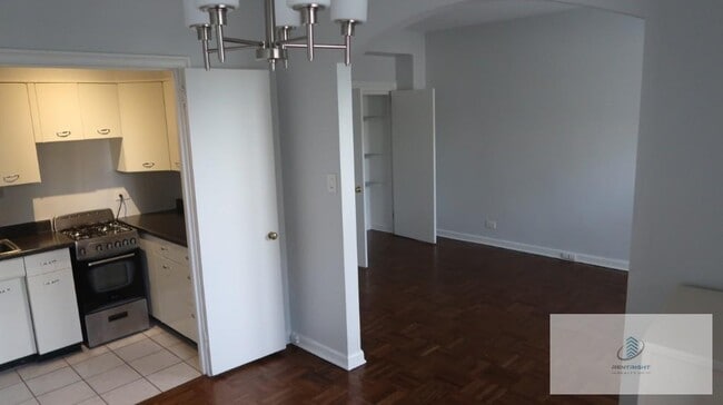 Building Photo - 534 W Stratford Pl