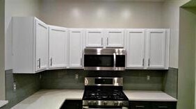 Built-in Microwave - 21130 Domain Ter