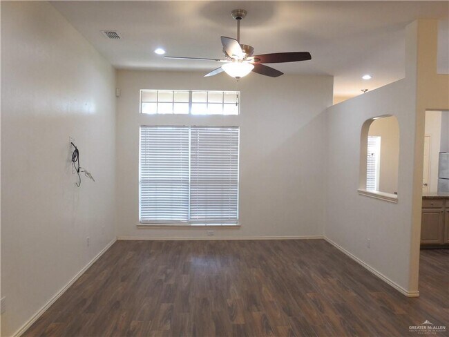 Foto del edificio - 2306 E 23rd St