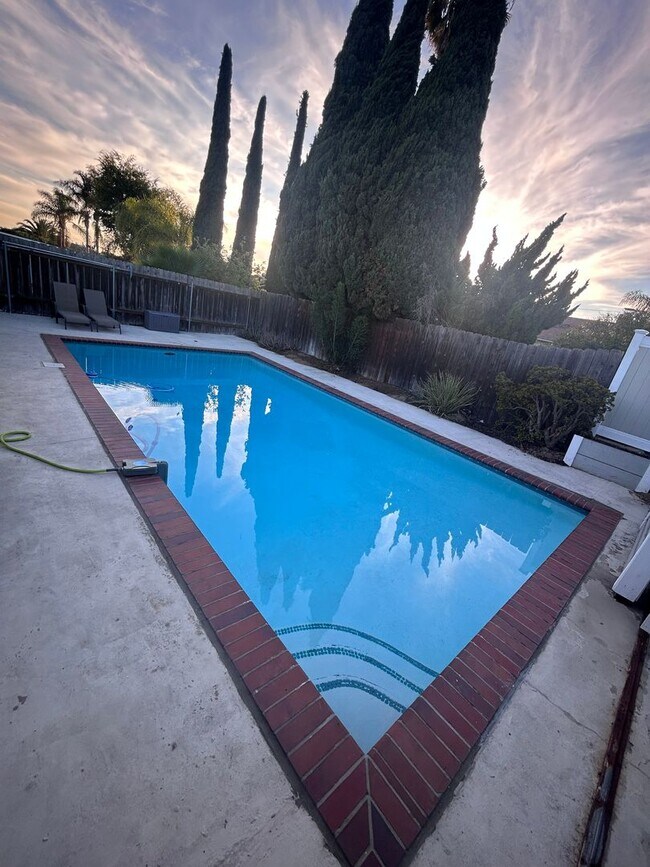 Foto del edificio - Upgraded 3 Bed / 2 Bath Pool Home with Solar in Lemon Grove