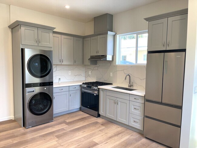 Building Photo - Luxury Studio in Lake Balboa