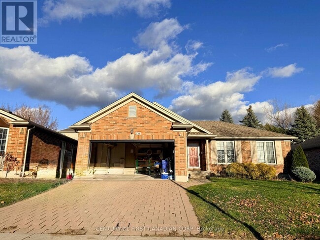 Photo du bâtiment - 1744 Louise Blvd