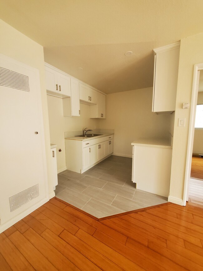 Brand new Kitchen - 123 Montreal St