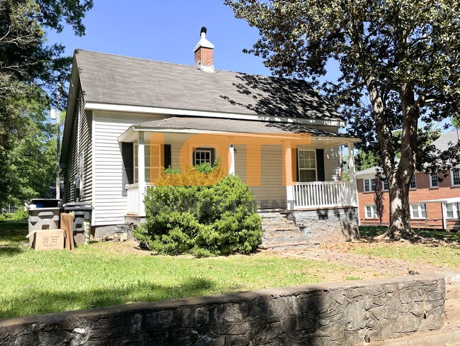 Building Photo - 4 Pelzer St