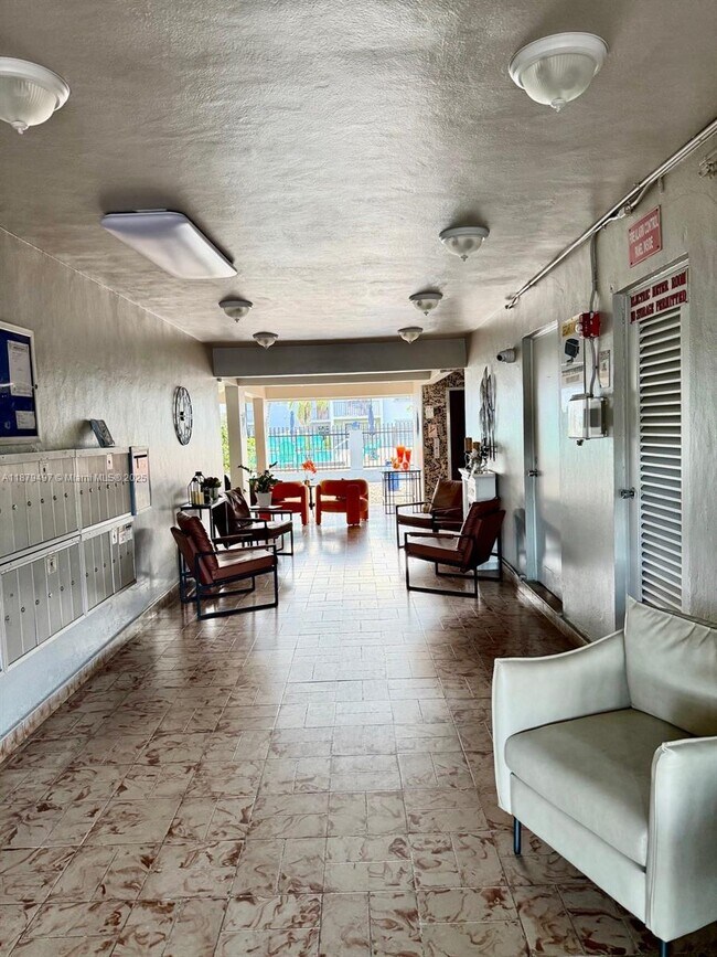 Foto del edificio - 3181 SW 13th St