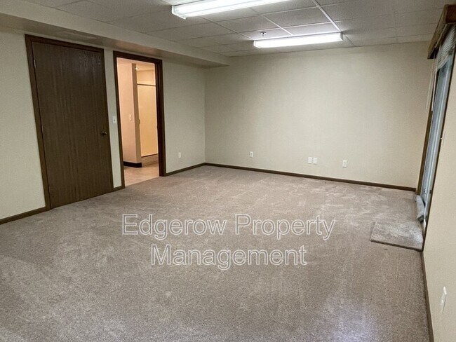 Foto del edificio - 4017 Woodrush Ln