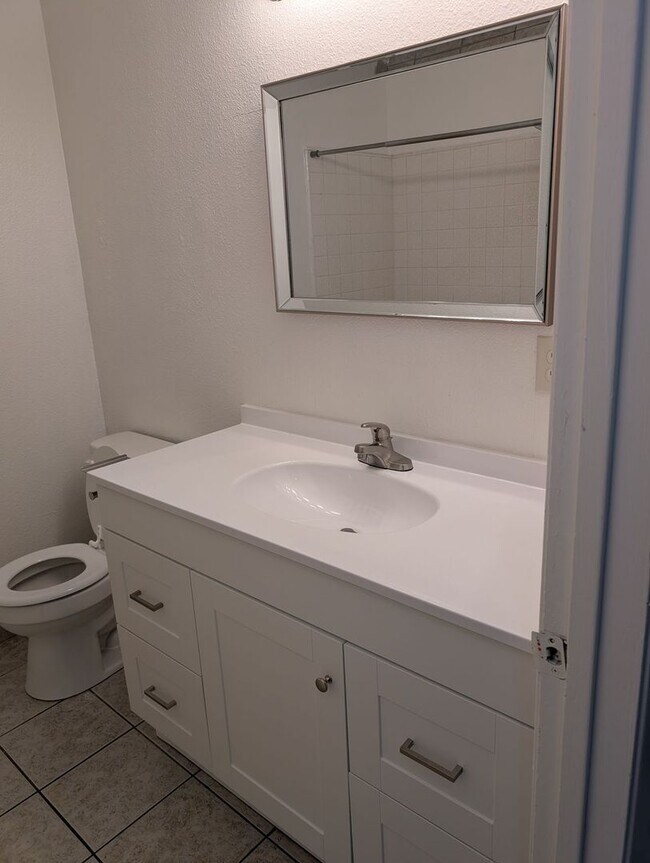 Foto del edificio - 1046 W 21st St