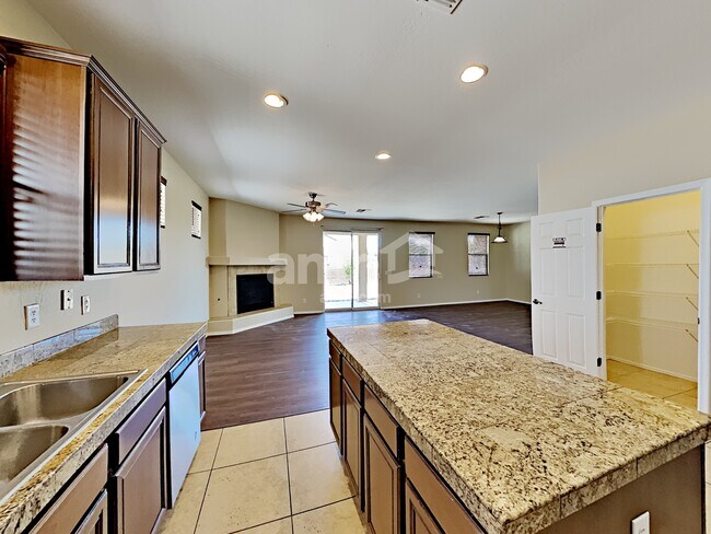 Foto del edificio - 7244 W Park St
