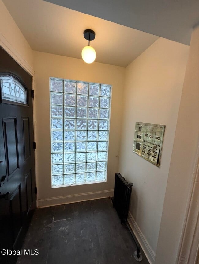 Building Photo - 612 Union St