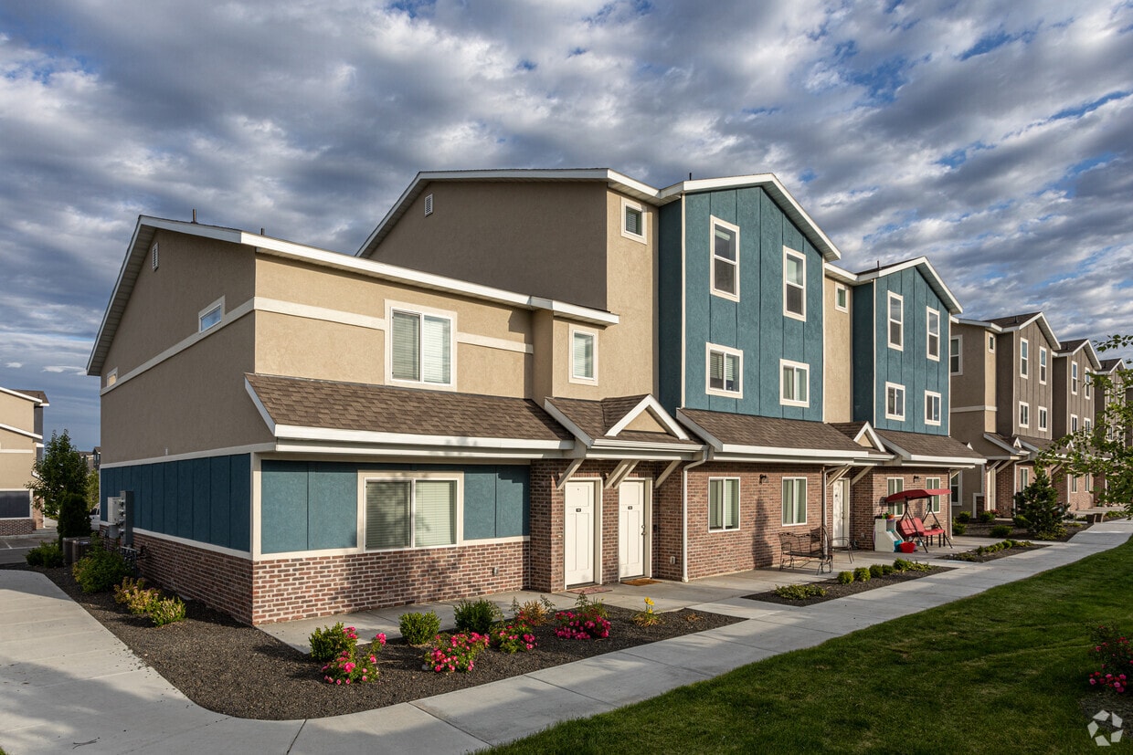 The Village at Centre Point 4Plex 36 Townhomes for Rent Meridian, ID