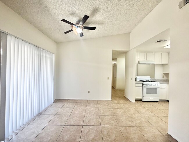 Building Photo - COMING SOON!! 3 BEDROOM / 2 BATHROOM Apartment in Cathedral City