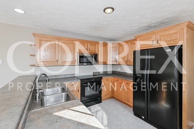 Building Photo - Great 4 bedroom, 3 bathroom home