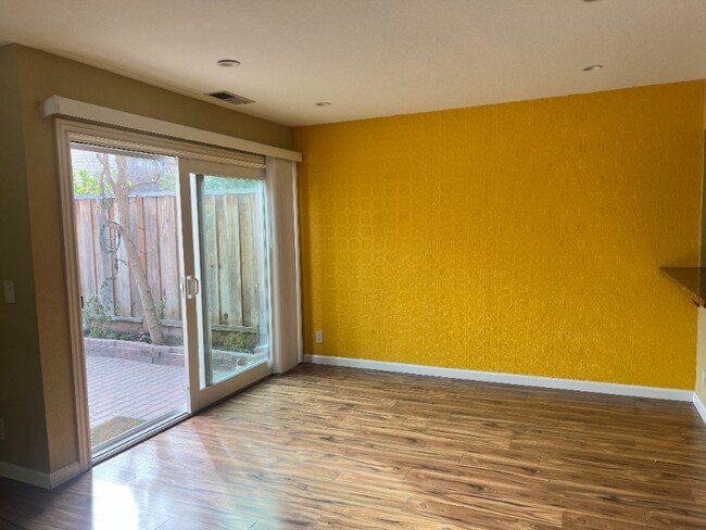 Building Photo - 3842 Cardinal Terrace