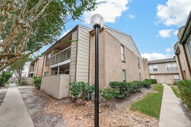 Foto del edificio - 2120 Wilcrest Dr