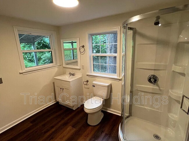 Foto del edificio - 4145B Lexwin Ave