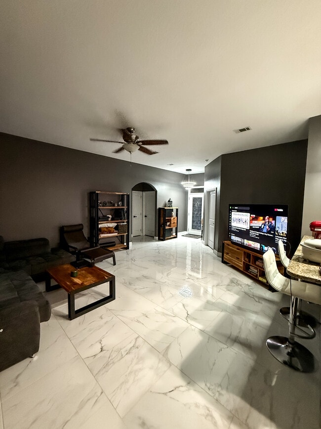 Foto del edificio - 468 W College Blvd