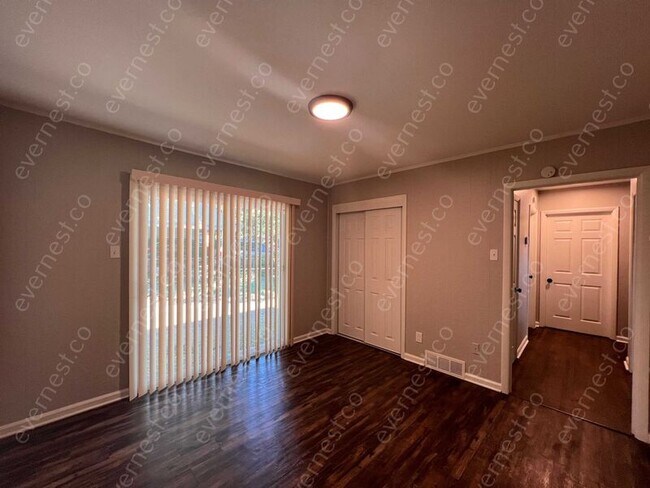 Building Photo - 1707 Cherry Rd