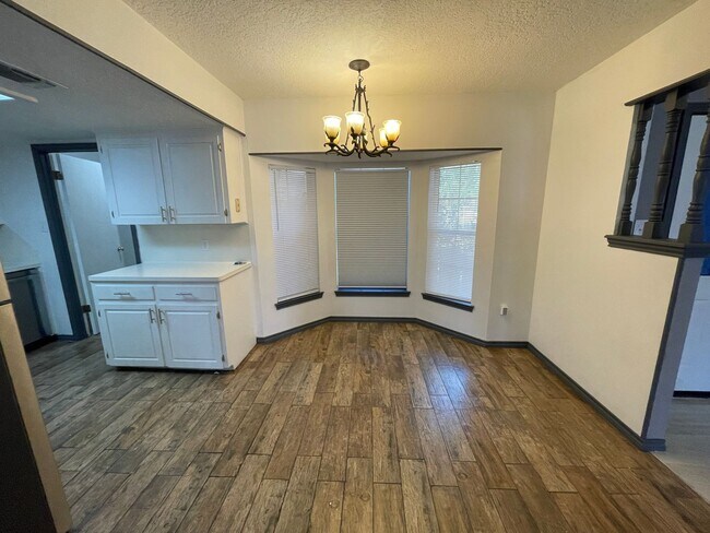 Foto del edificio - 112 Brookway Dr