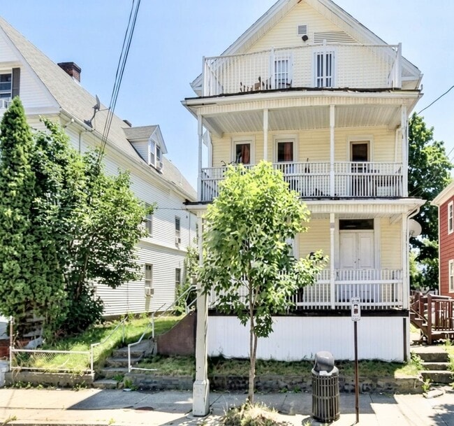 Building Photo - 72 Pocasset Ave