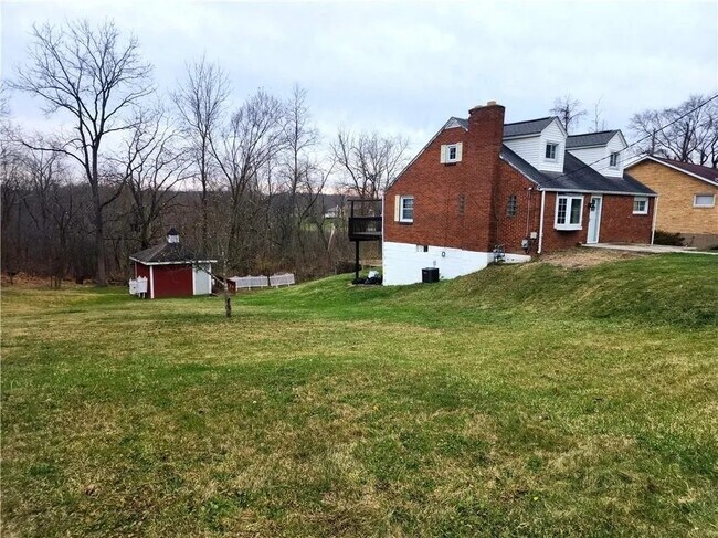 Foto del edificio - Four Bedroom Home In Fort Cherry School District With One Acre!