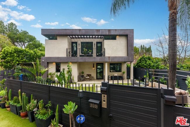 Foto del edificio - 18589 Linnet St