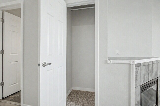Building Photo - 9558 Pearl Cir
