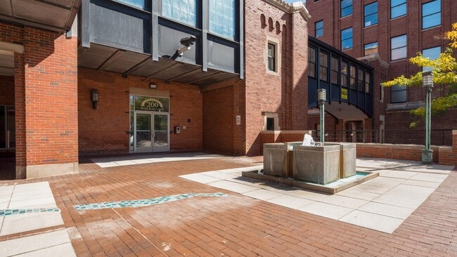 Building Photo - 200 River Pl Dr