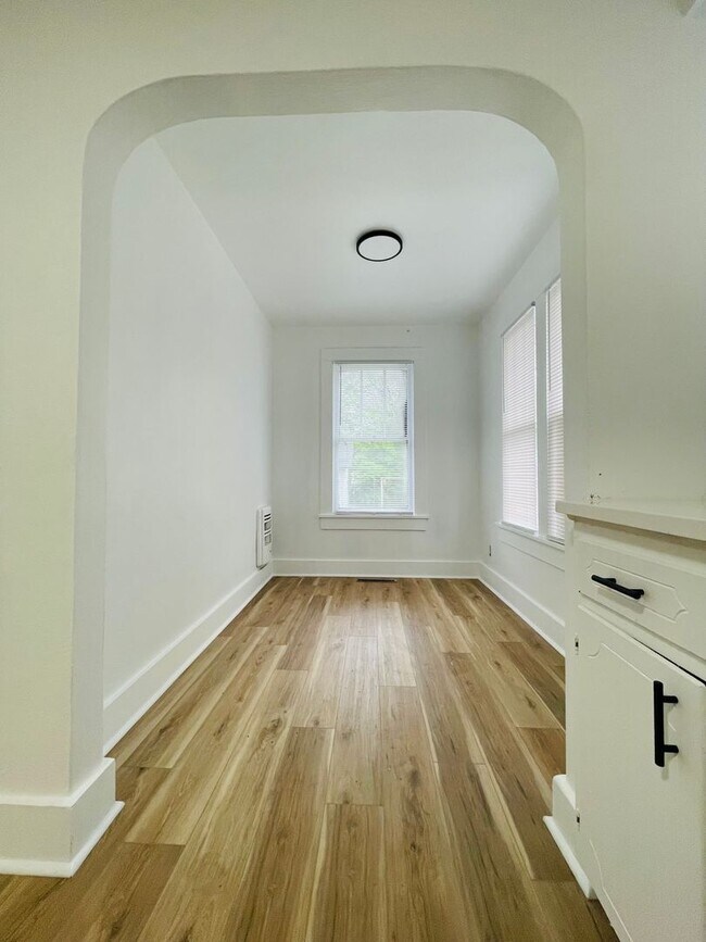 Foto del edificio - 803 W 23rd St