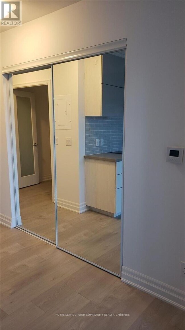 Photo du bâtiment - 717-718 ROUGE VALLEY Dr