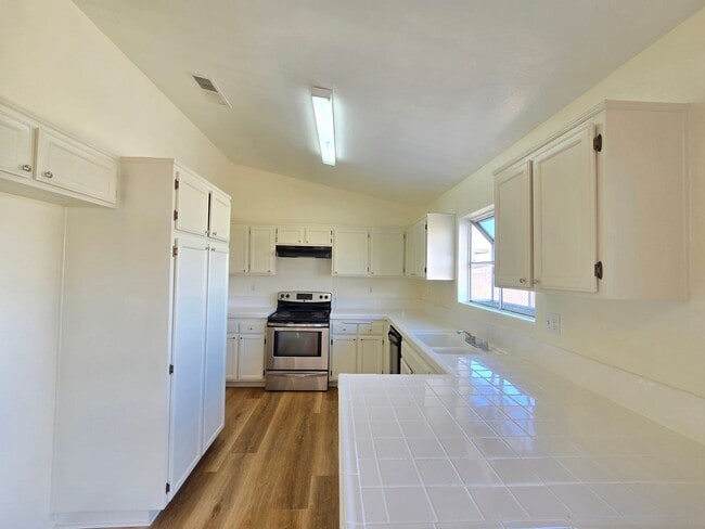 Building Photo - 4 bedroom / 2 bathroom / Open Floor Plan House/ New Vinyl Flooring throughout the house