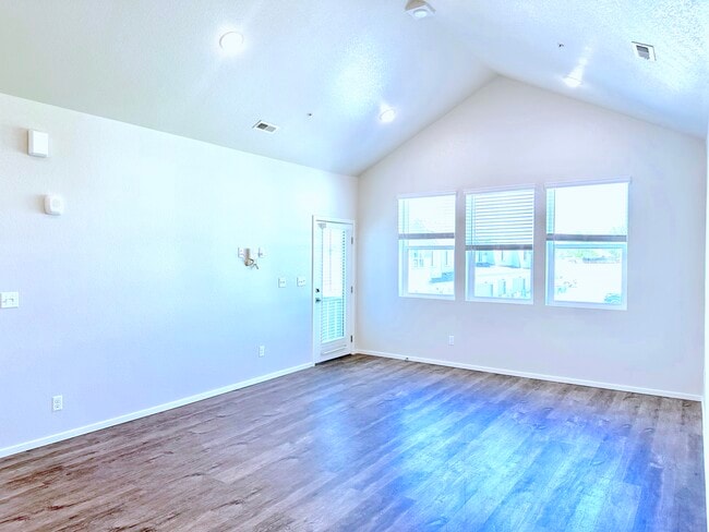 Foto del edificio - 2710 Barnstormer St