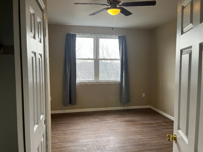 Building Photo - 2255 N Park Ave