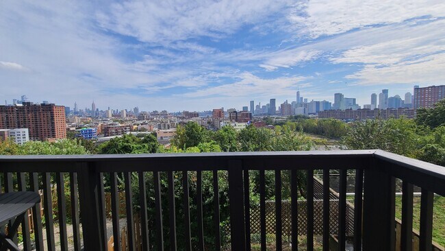 Foto del edificio - 126 Ogden Ave