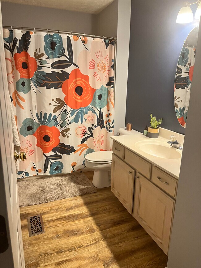 Segundo baño - 1044 Longwell Pl