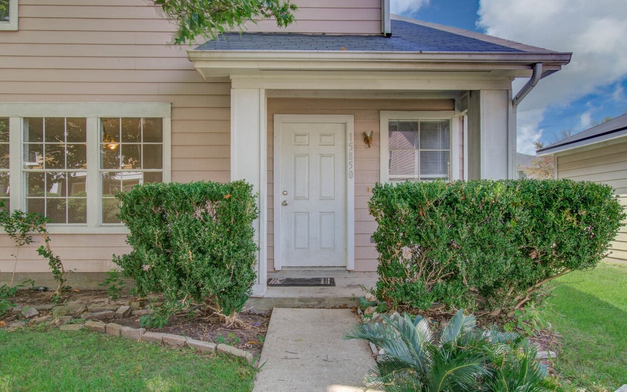 Foto principal - 15850 E Park Ct