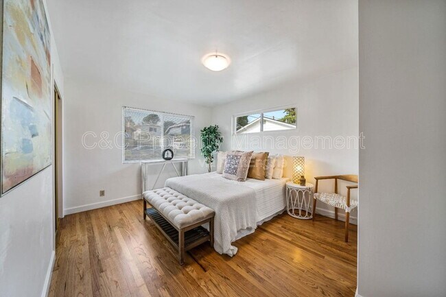 Foto del edificio - 582 Newton St