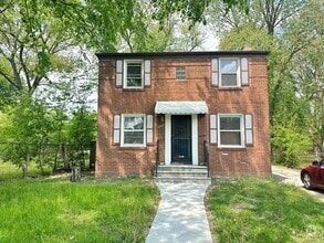 Building Photo - 2500 E 98th St