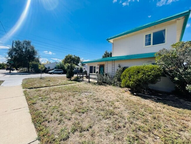 Building Photo - Southwest Style House Available for Immedi...