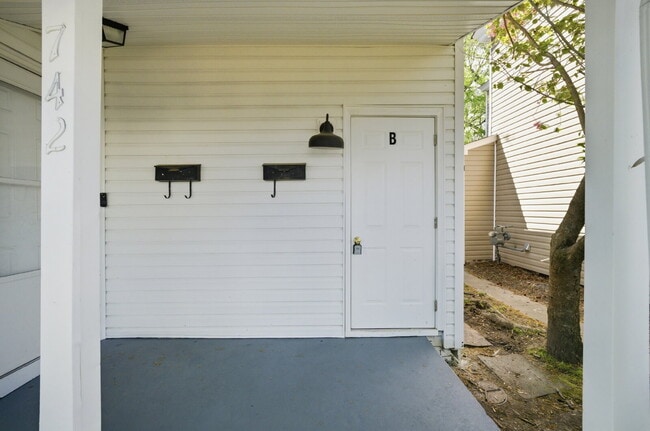 Foto del edificio - GORGEOUS REMODELED 1 BEDROOM APARTMENT IN HISTORIC PORT NORFOLK!