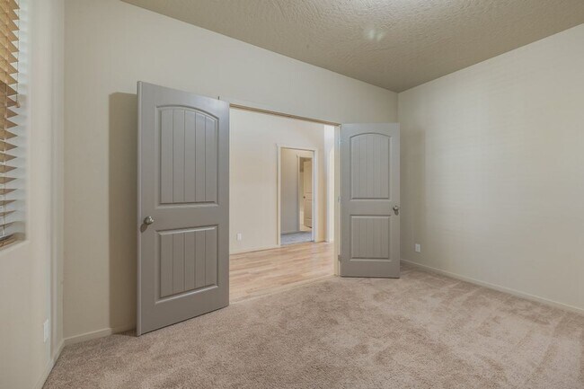 Foto del edificio - 3 bed with Office Rancher in the Landings Neighborhood