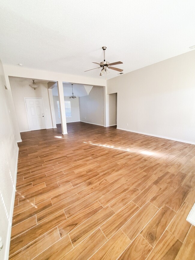 Living area - 10739 Linda Cir