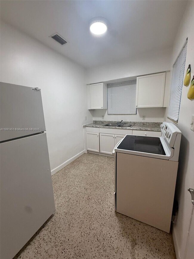 Foto del edificio - 1182 NW 65th St