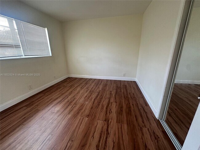 Foto del edificio - 5420 NE 22nd Terrace